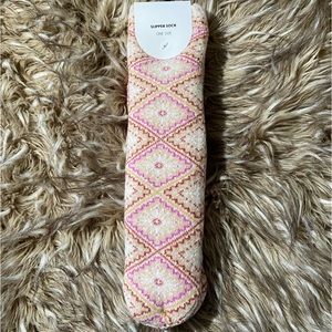 NWT ruby lounge sock with grip 2 Pairs